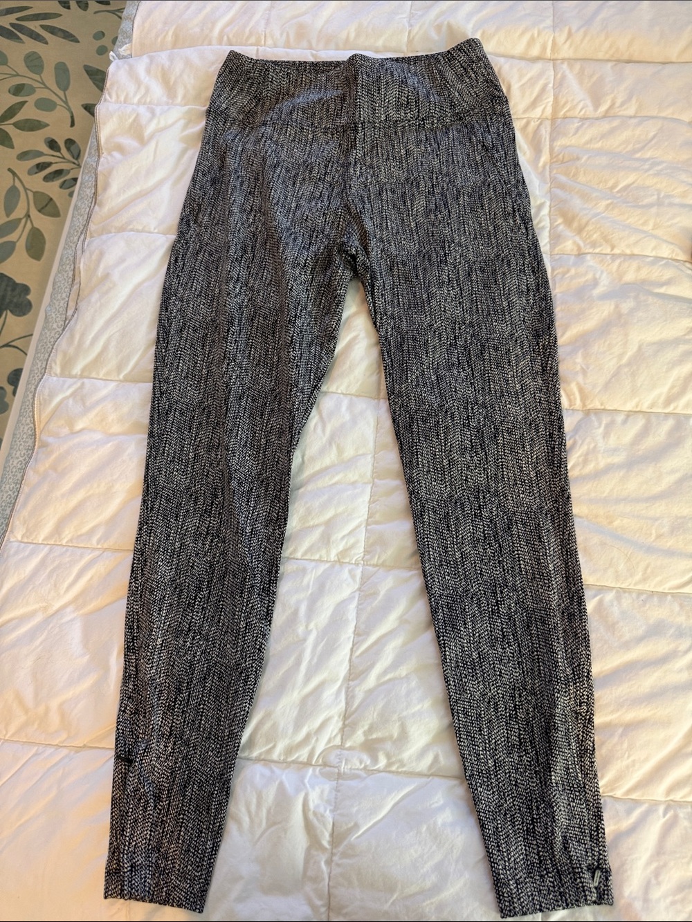 Athleta Women’s Black & White Heathered Stretch Leggings